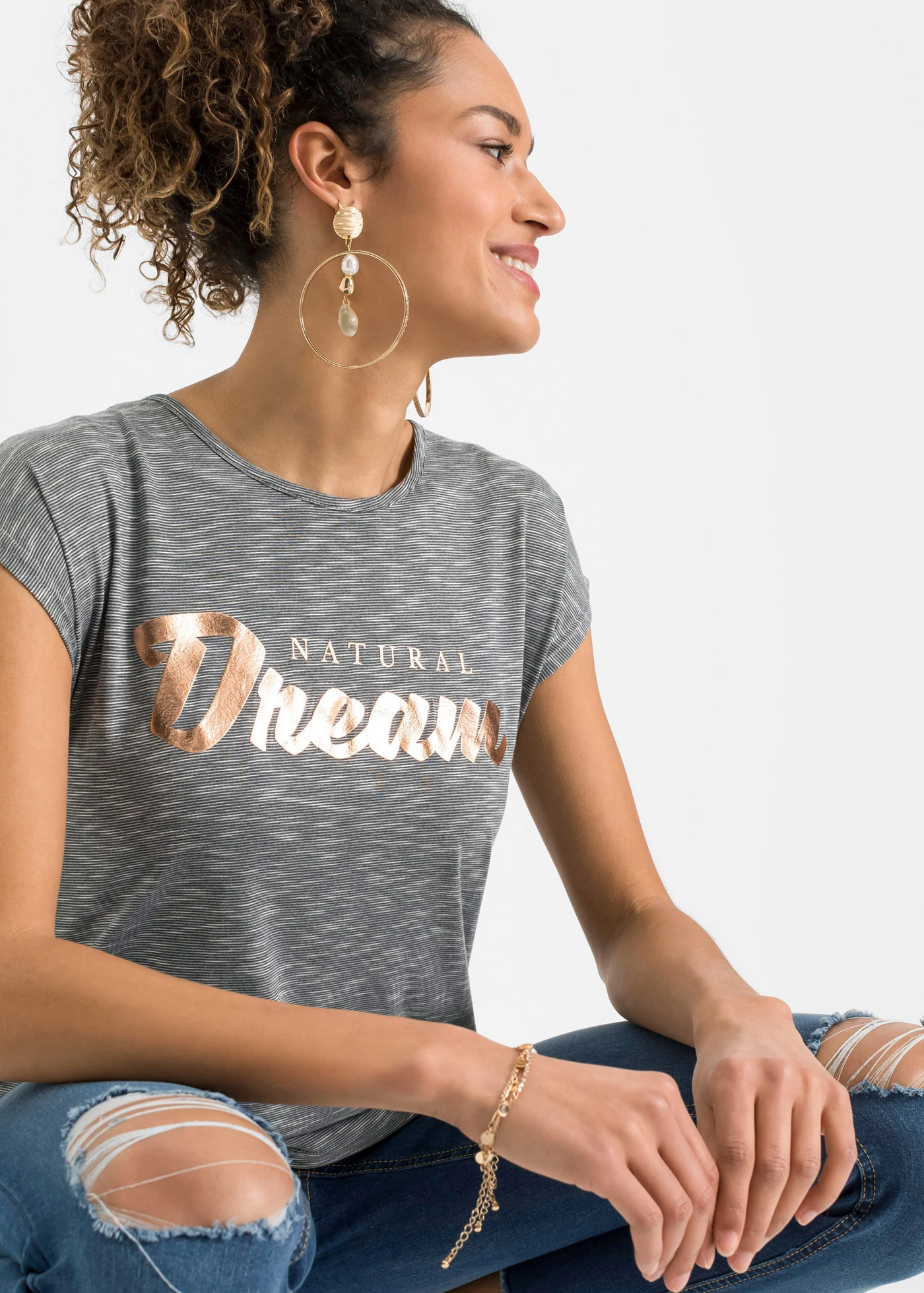 Dlouhé triko z viskózové směsi • světle šedý melír s potiskem • bonprix obchod