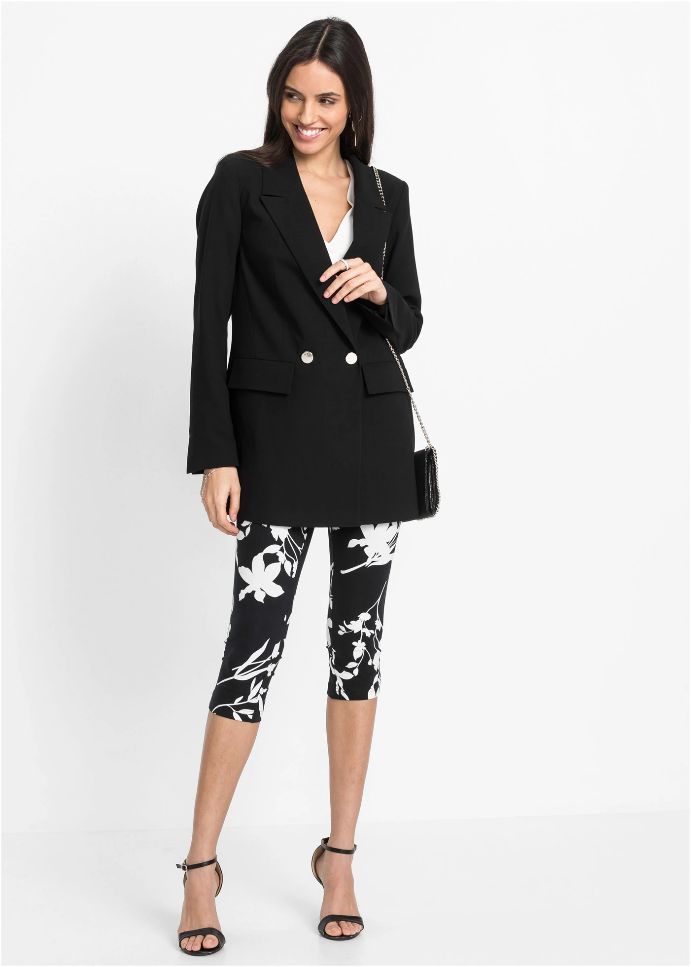 Capri kalhoty • černo-přírodní bílá s květy • bonprix obchod