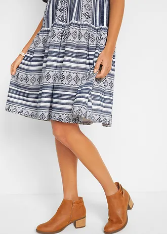 Úpletové šaty ze splývavé viskózové směsi • bílo-tmavě modrá s potiskem • bonprix obchod