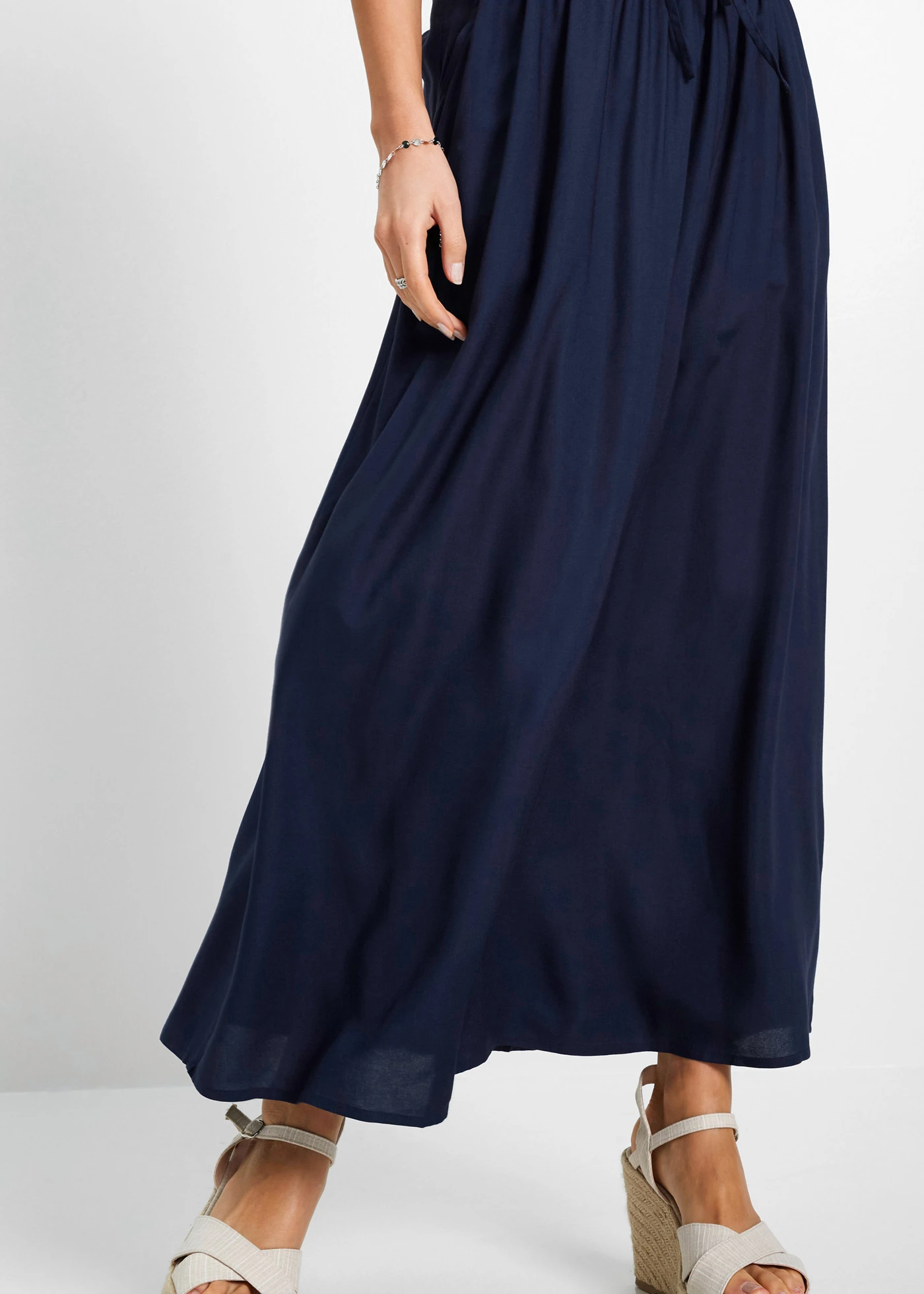 Dlouhá sukně z viskózy s pohodlným pasem a vázačkou • tmavě modrá • bonprix obchod