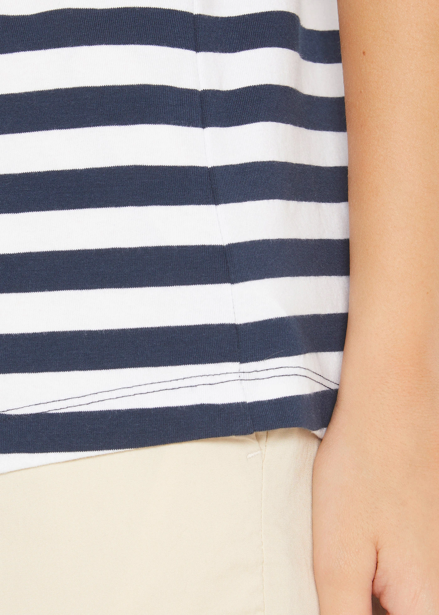 Tricou cu decolteu bărcuță • alb/bleumarin dungat • magazin bonprix