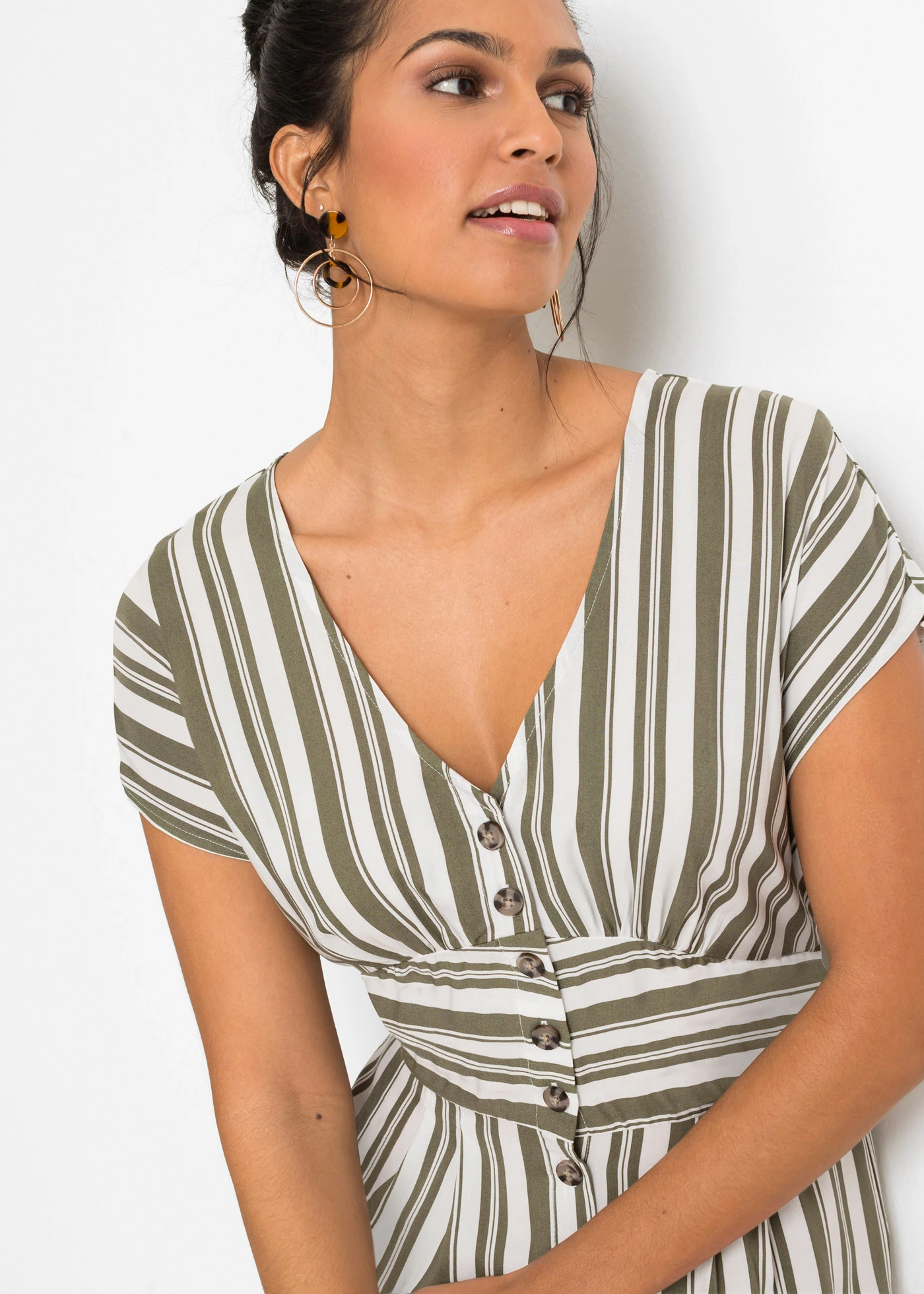 Jurk van zachte viscose • olijfgroen-wit gestreept • bonprix online shop