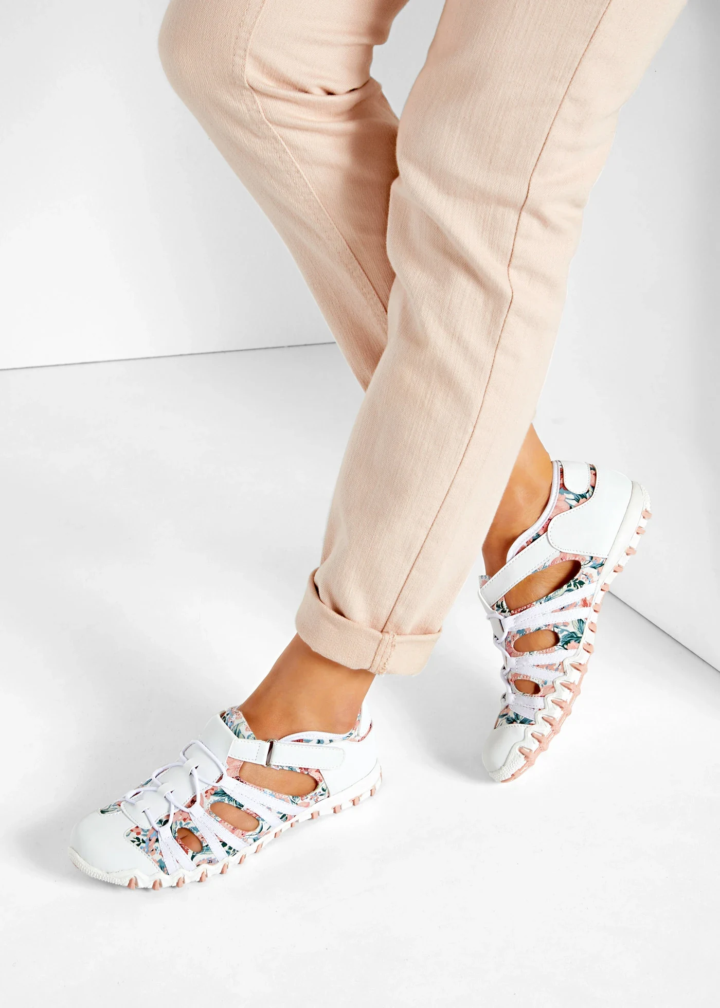 Instappers met profielzool • wit-roze gebloemd • bonprix online shop