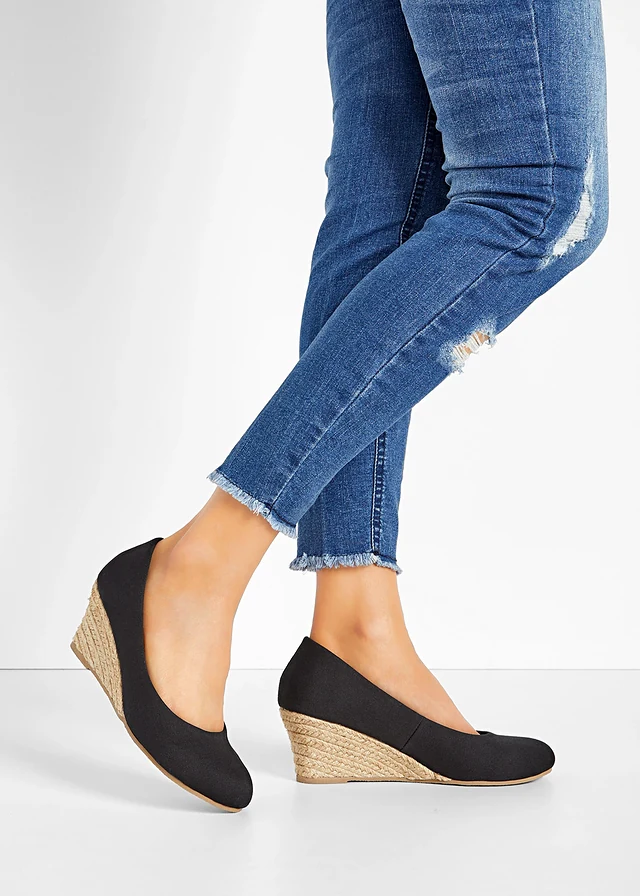 Pumps met sleehak • zwart • product-page.page-title-suffix