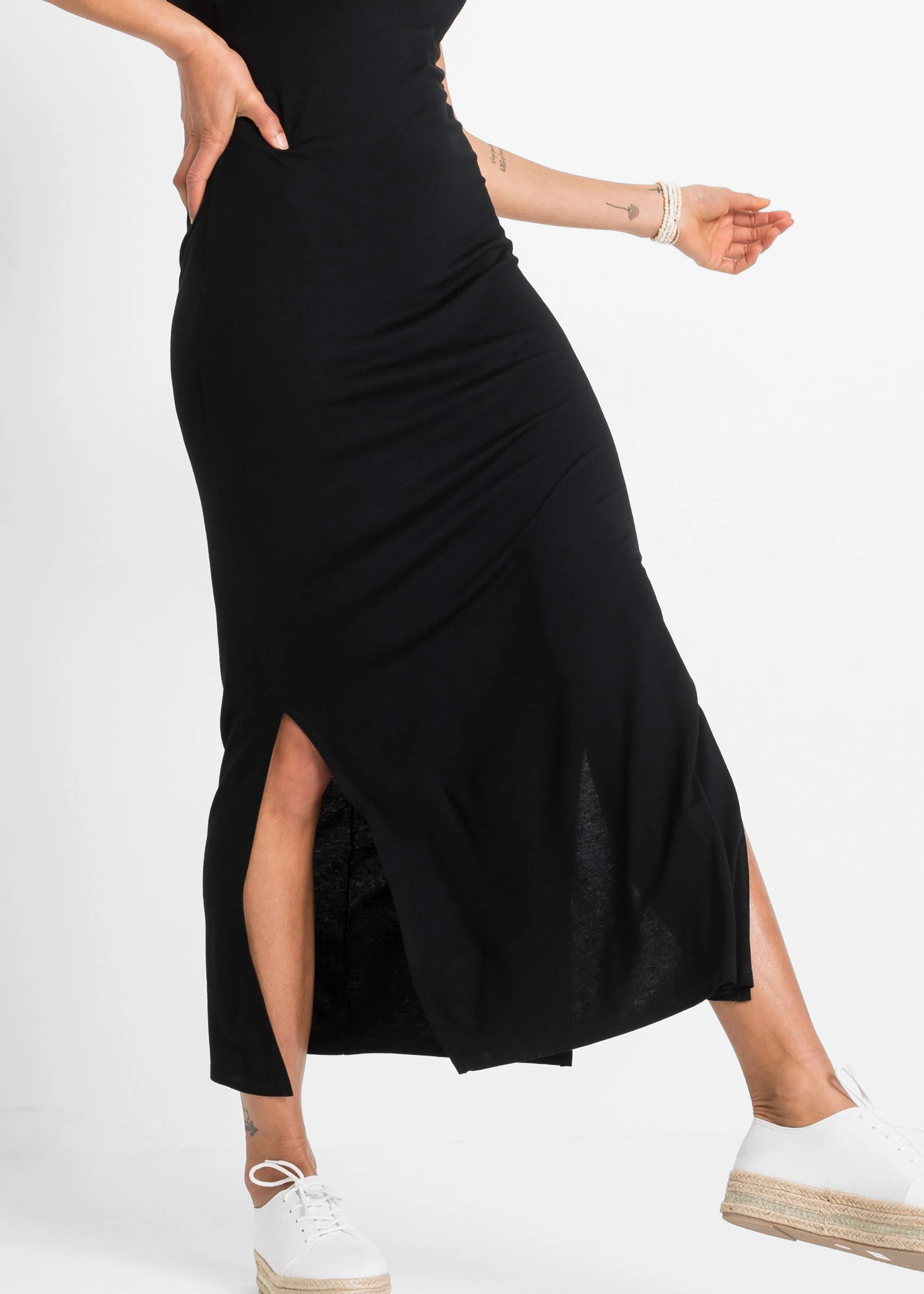 Robe fluide en jersey viscose extensible • noir • Boutique bonprix