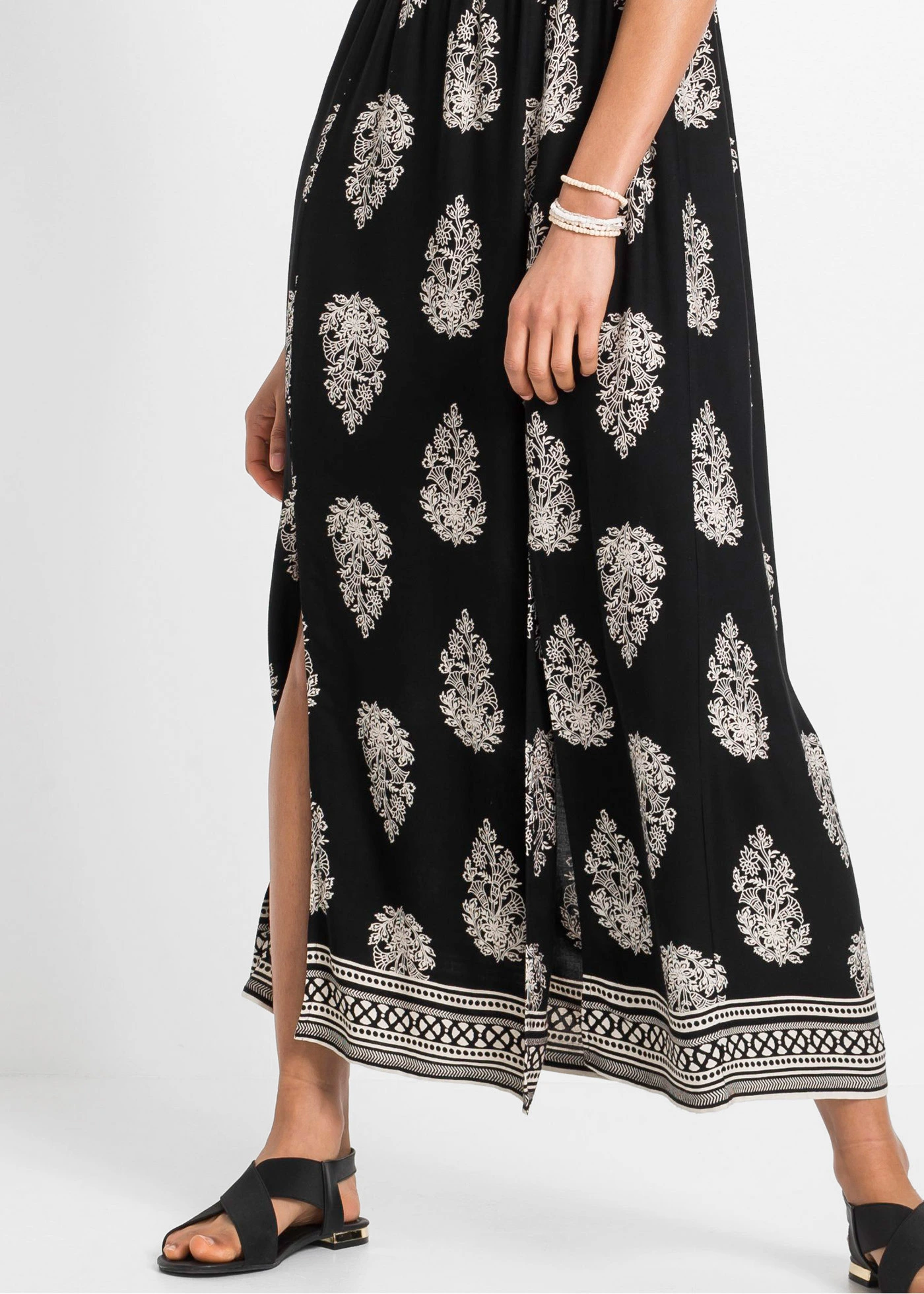 Carmen šaty ze splývavé viskózy • černo-béžová s grafickým potiskem • bonprix obchod