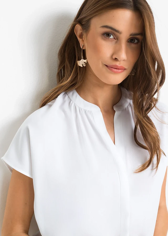 Blouse met korte mouwen en blinde knoopsluiting • wit • product-page.page-title-suffix