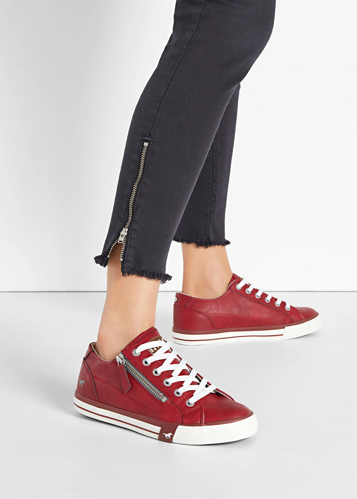Sneakers van Mustang met ritssluiting • rood • bonprix online shop