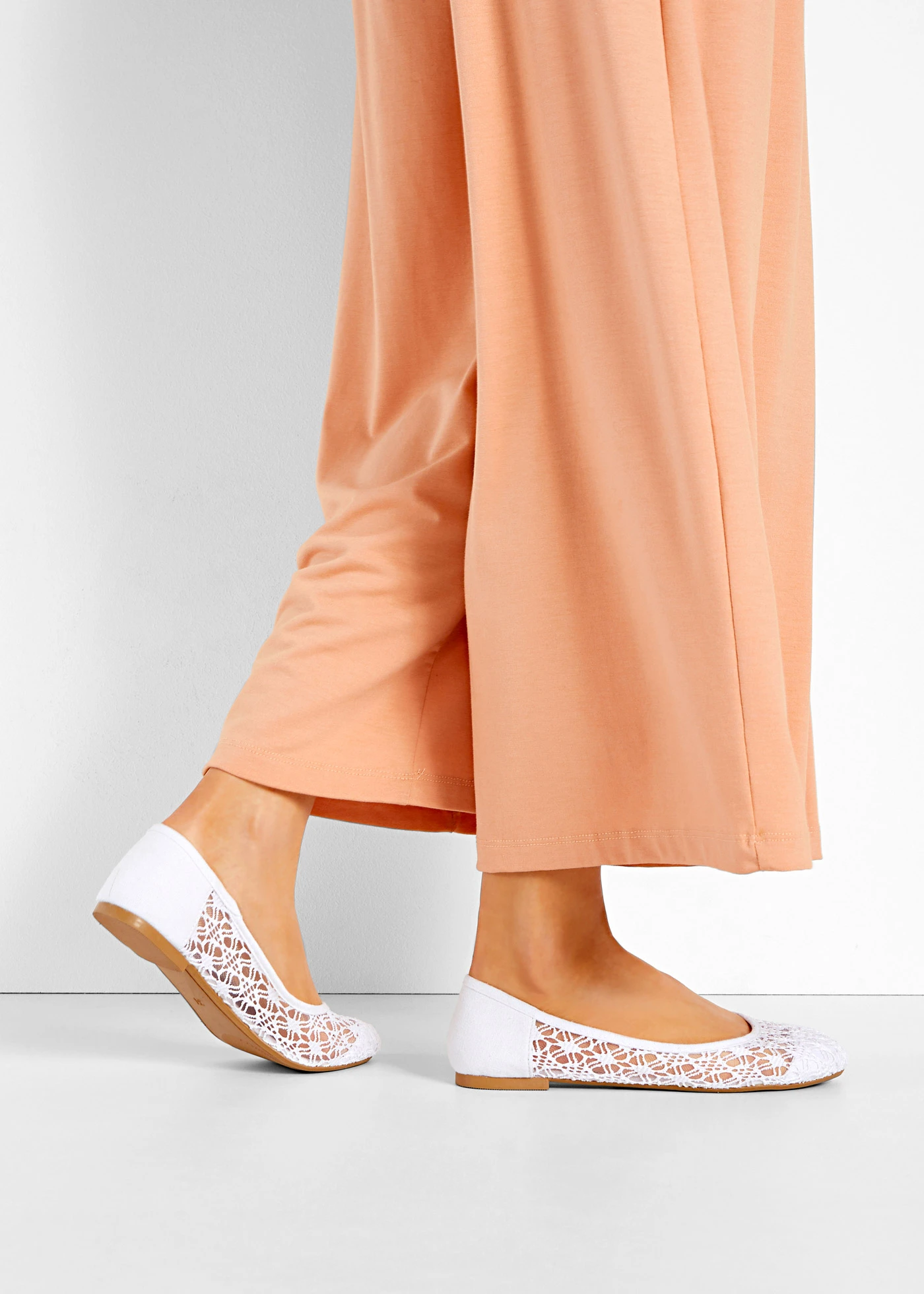 Ballerines à dentelle • blanc • Boutique bonprix