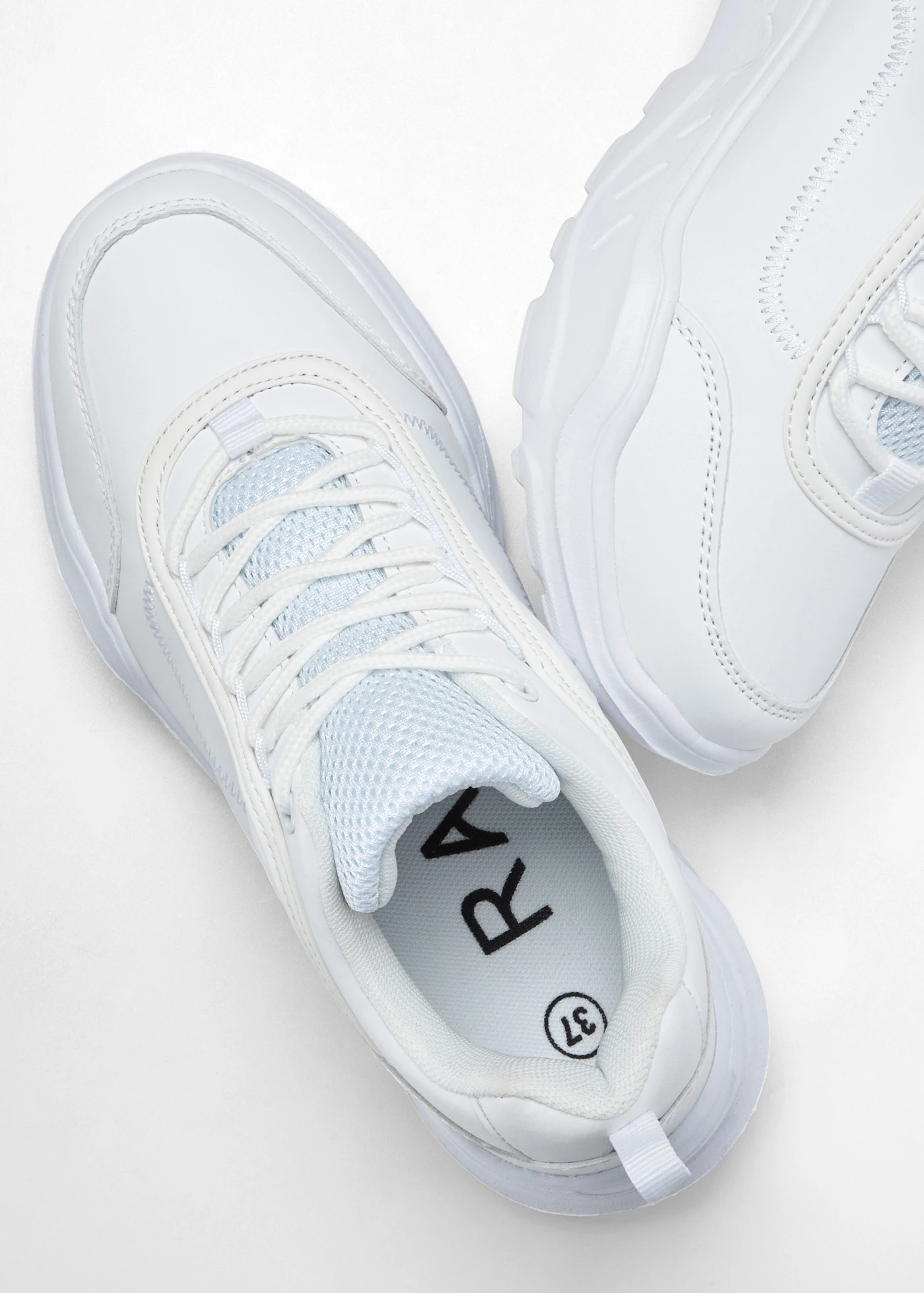 Sneakers à semelle légère et épaisse • blanc • Boutique bonprix