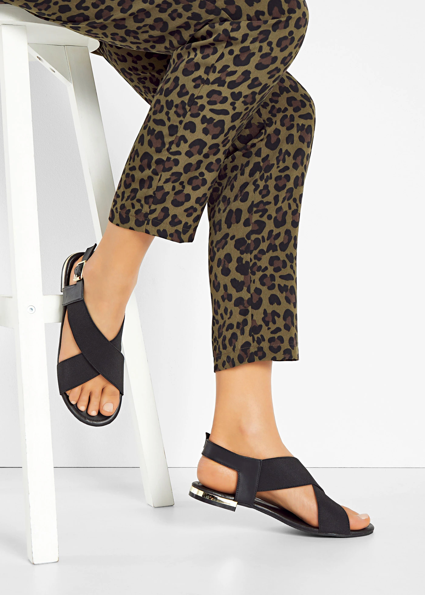 Sandalen met elastische banden • zwart • bonprix online shop