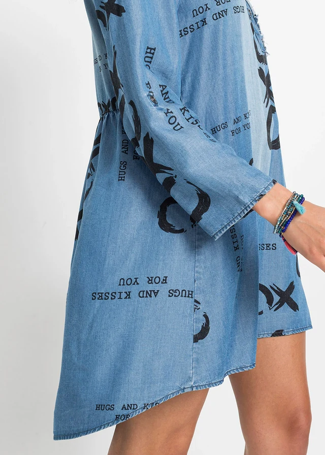 Robe en jean oversize avec inscription en TENCEL™ Lyocell • bleu denim imprimé • product-page.page-title-suffix