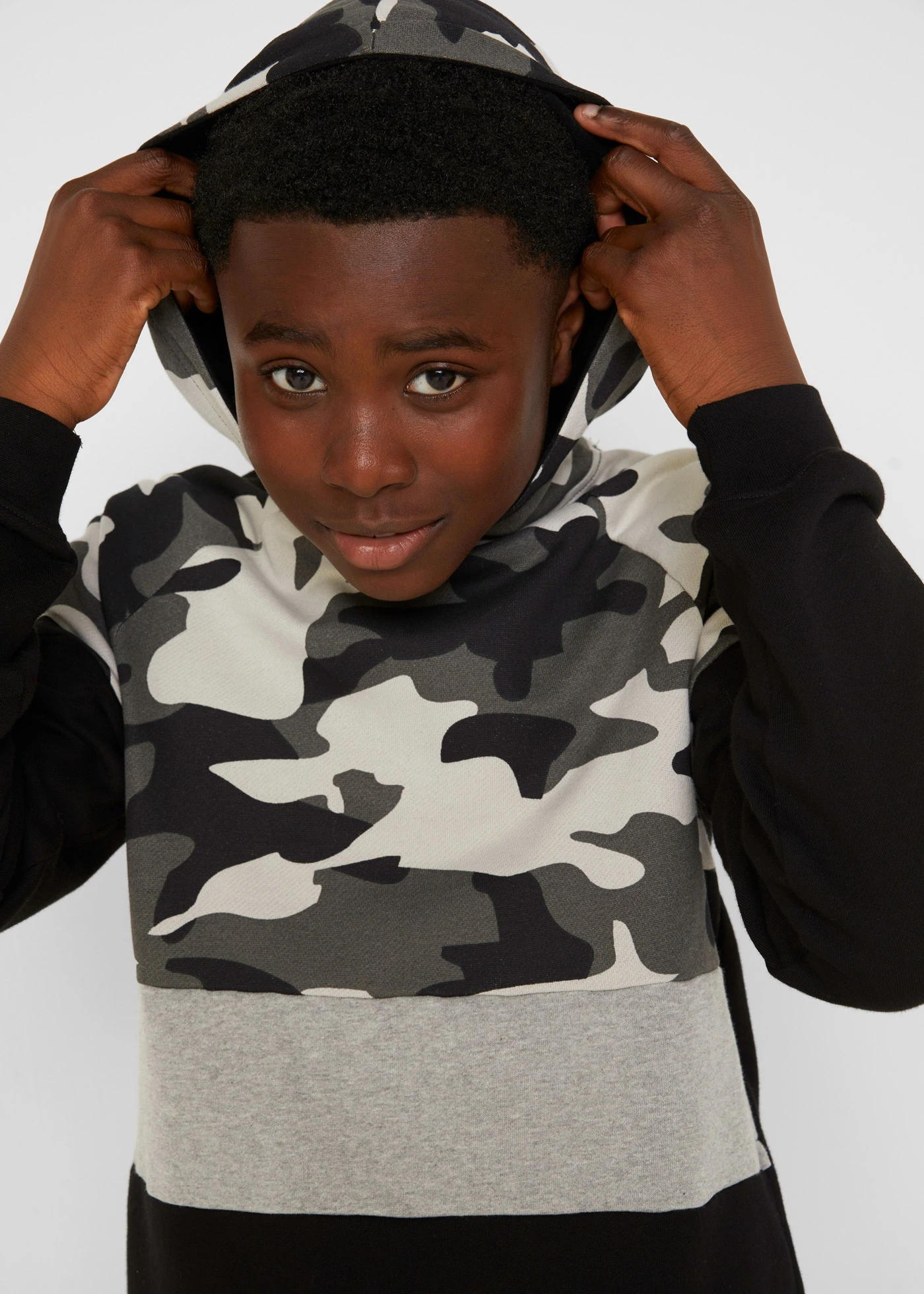 Joggingová souprava, z čisté organické bavlny (2dílná souprava) • černá s potiskem • bonprix obchod