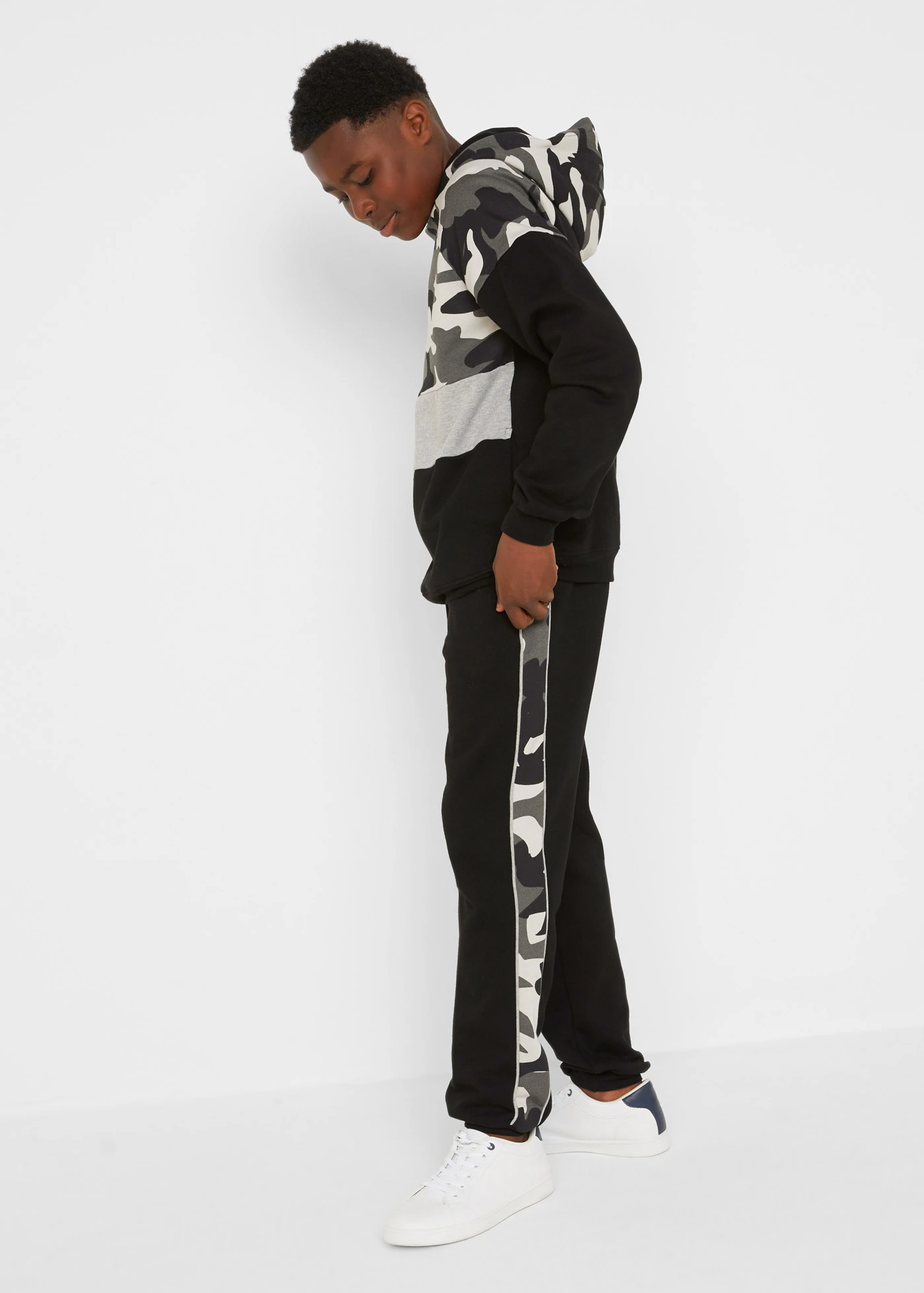 Joggingová souprava, z čisté organické bavlny (2dílná souprava) • černá s potiskem • bonprix obchod