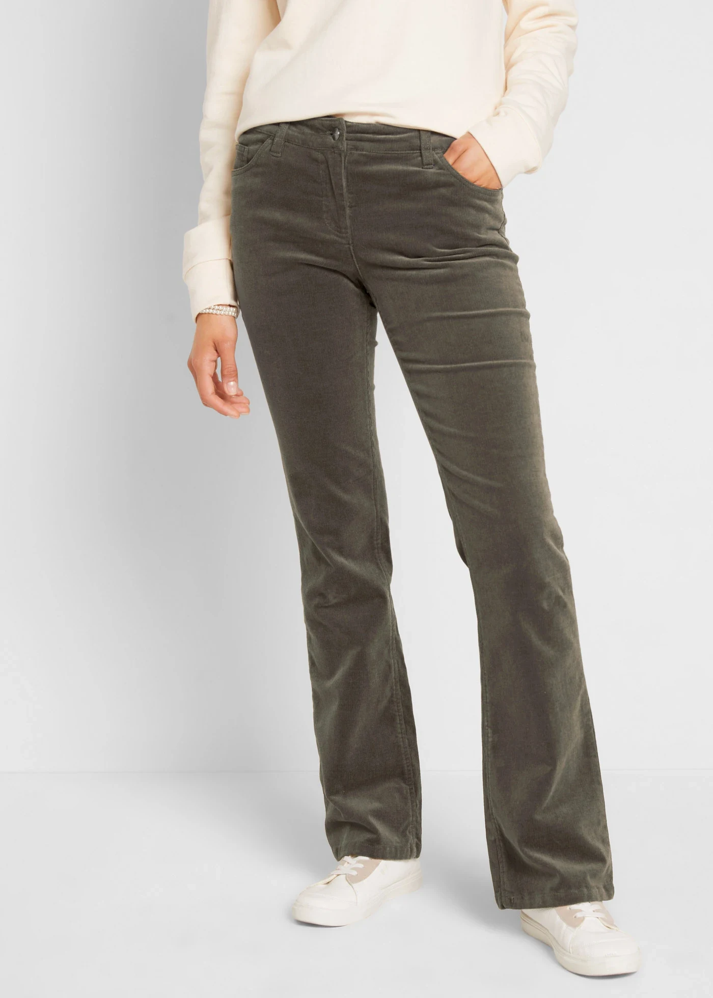Bootcut-corduroybroek van een katoenmix • donkerolijfgroen • bonprix online shop