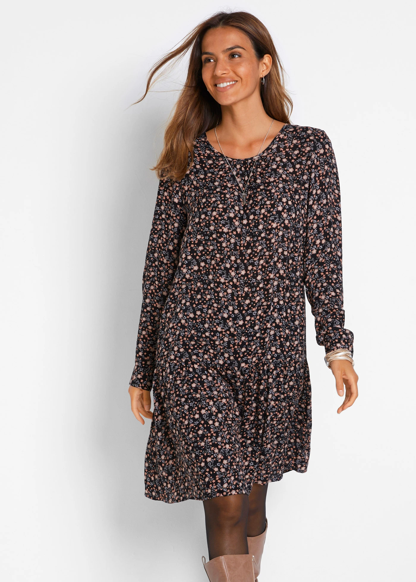 Šaty ze splývavé viskózy • černá s květy • bonprix obchod