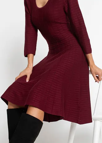 Rochie tricotată din amestec moale de viscoză • roșu rubiniu/negru • magazin bonprix