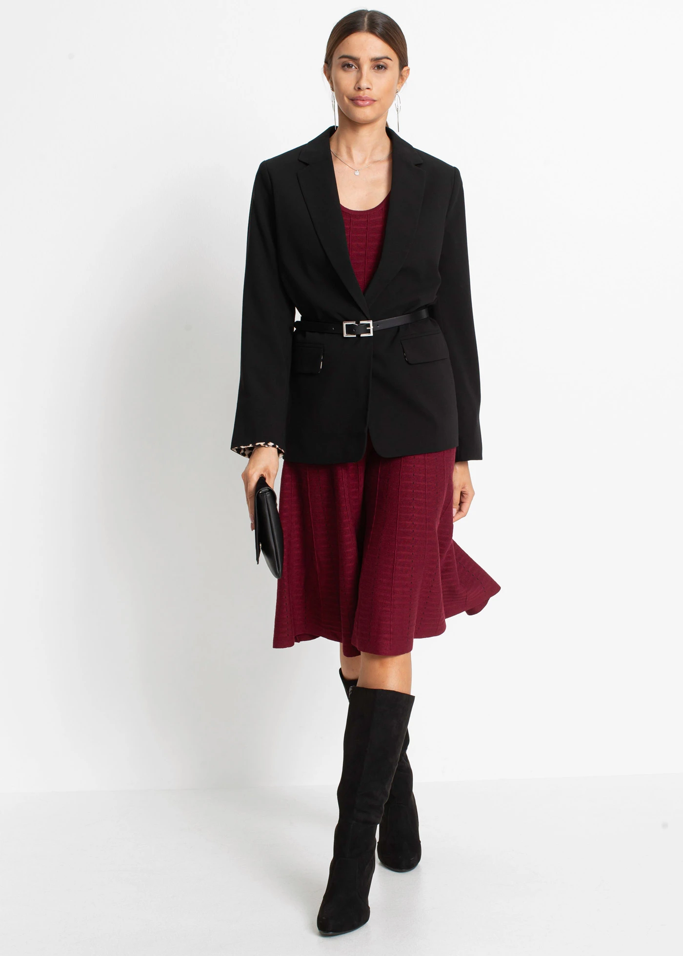 Rochie tricotată din amestec moale de viscoză • roșu rubiniu/negru • magazin bonprix