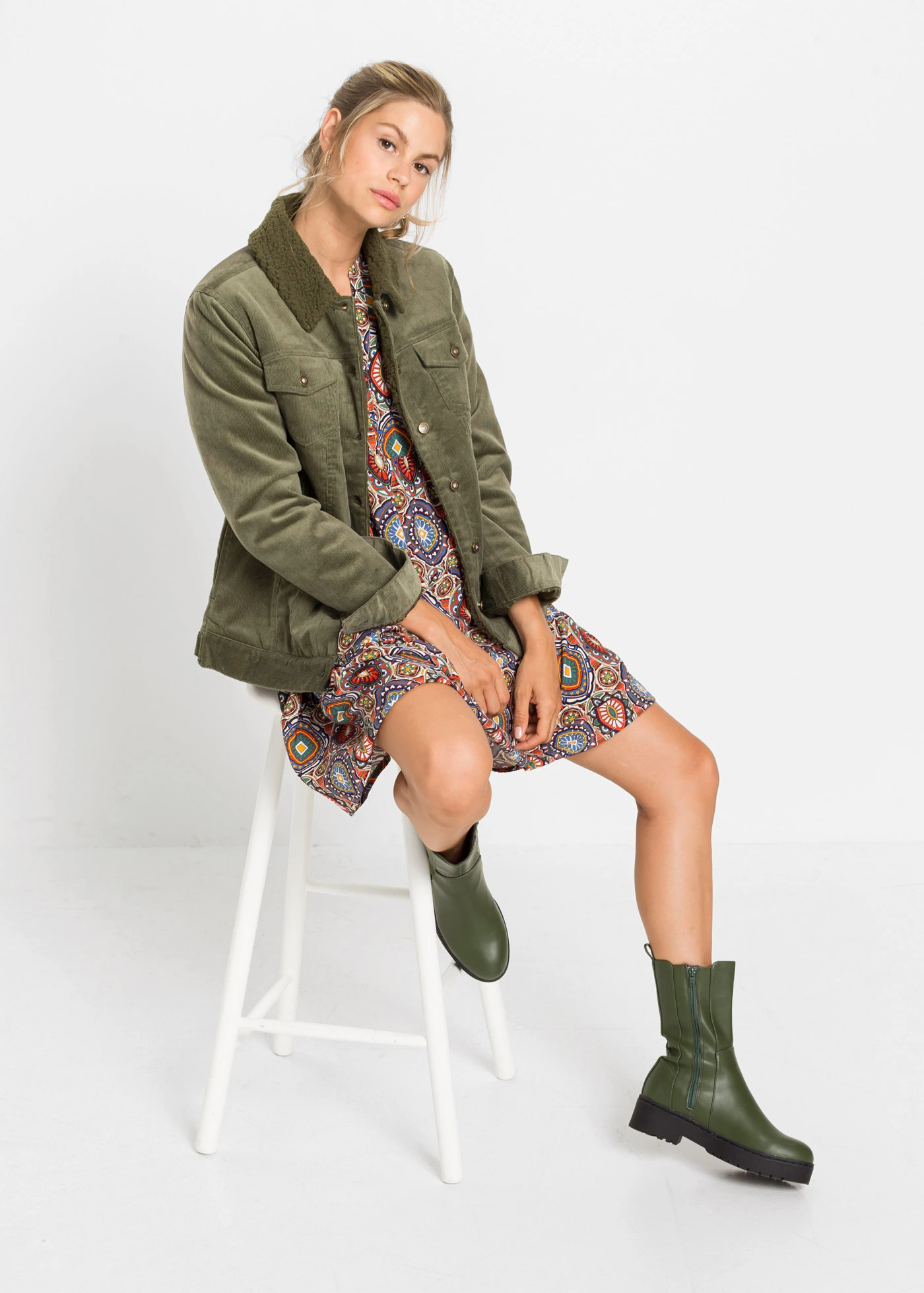 Minišaty ze splývavé viskózy • oranžovo-modře-zeleno-červeně-bílá s potiskem • bonprix obchod