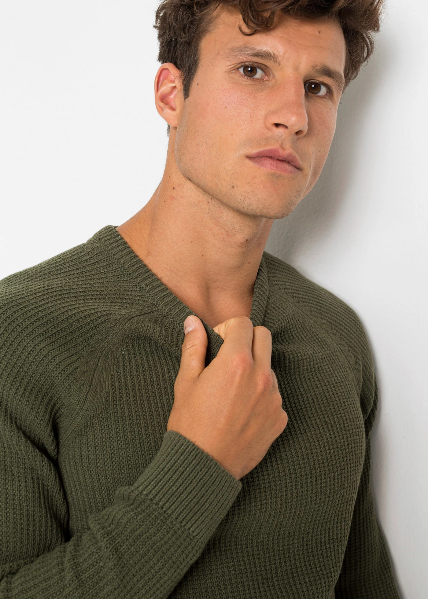 Svetr z hrubé pleteniny s recyklovanou bavlnou • tmavě olivová • bonprix obchod