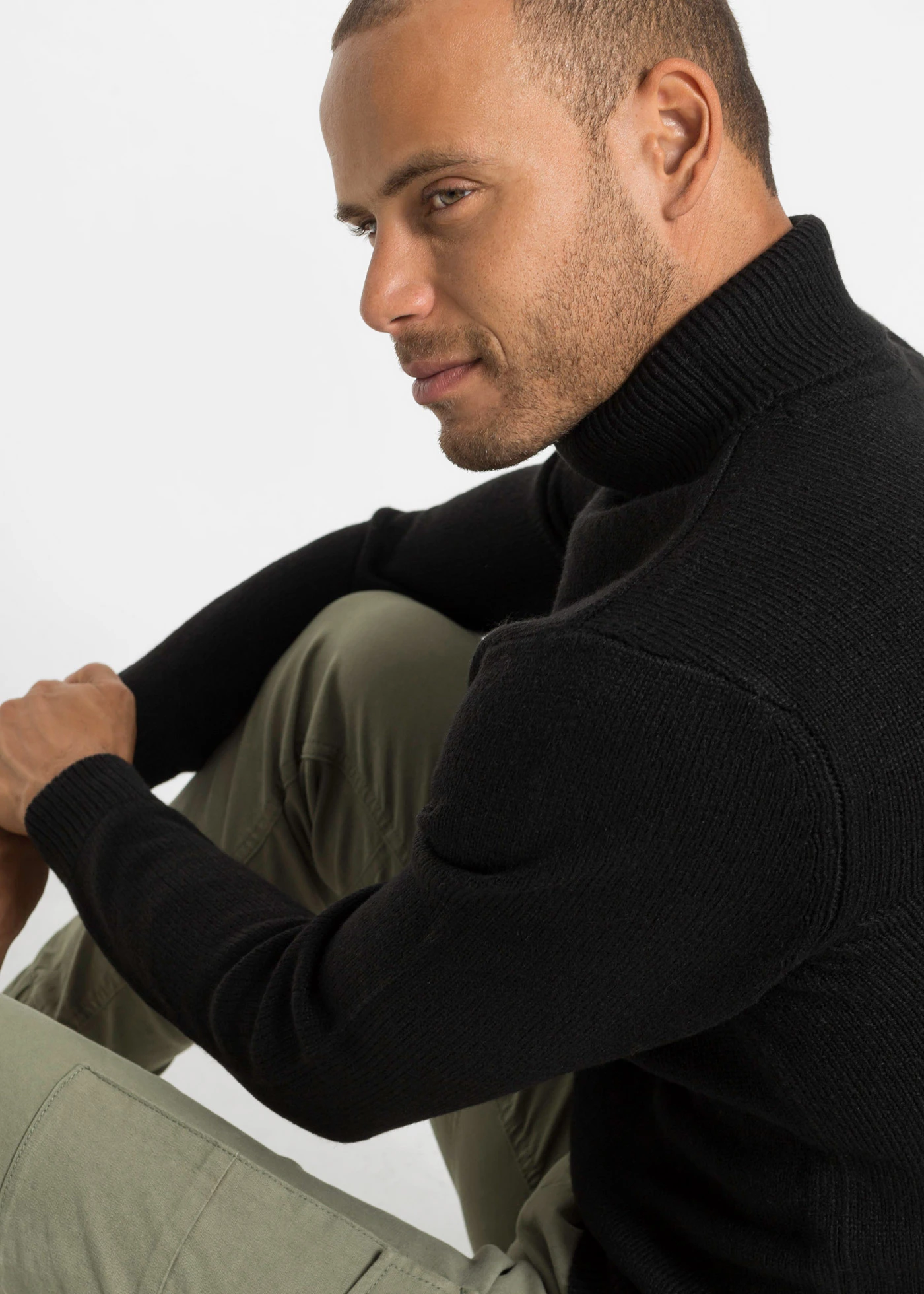 Pull col roulé à finitions côtelées • noir • Boutique bonprix