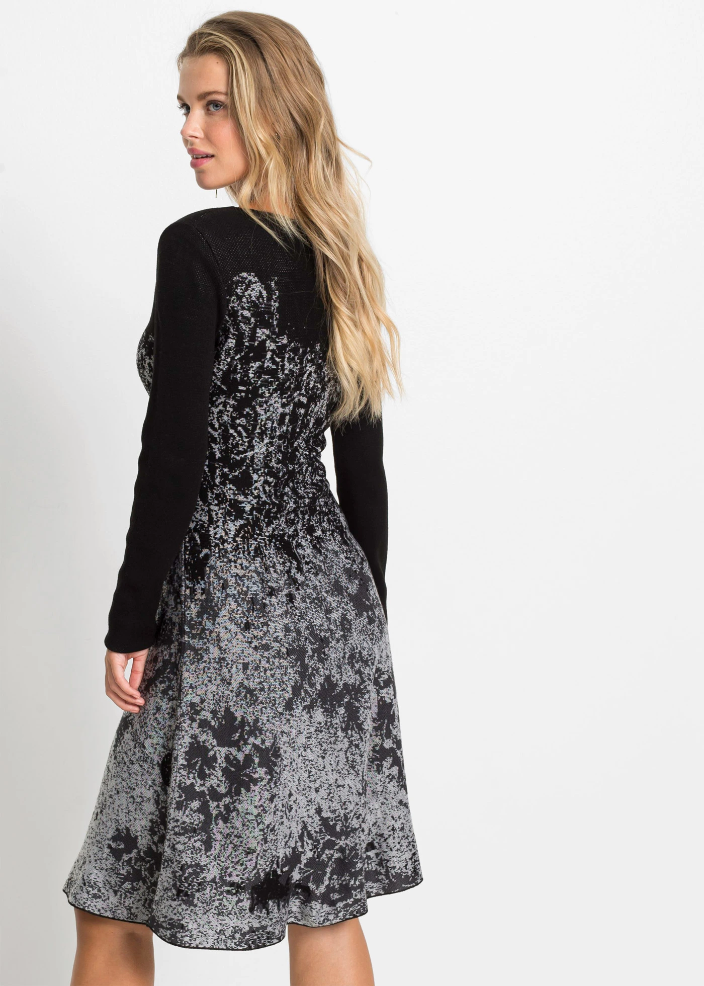 Pletené žakárové šaty • černo-přírodní bílá s potiskem • bonprix obchod