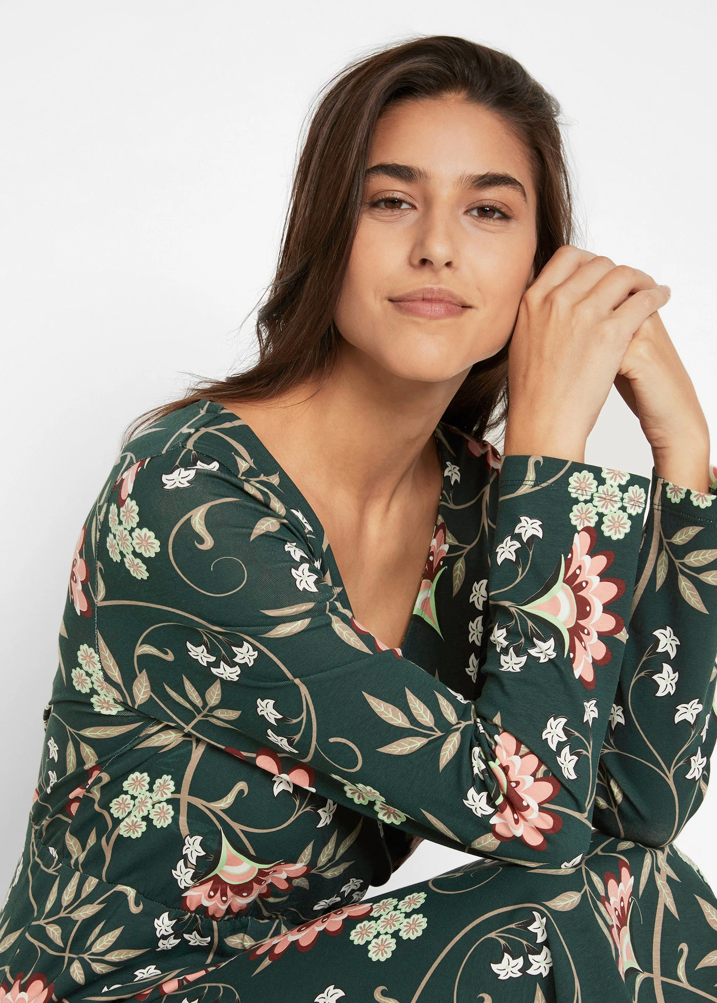 Bavlněné žerzejové šaty se zavinovacím vzhledem • tmavě zelená s květy • bonprix obchod