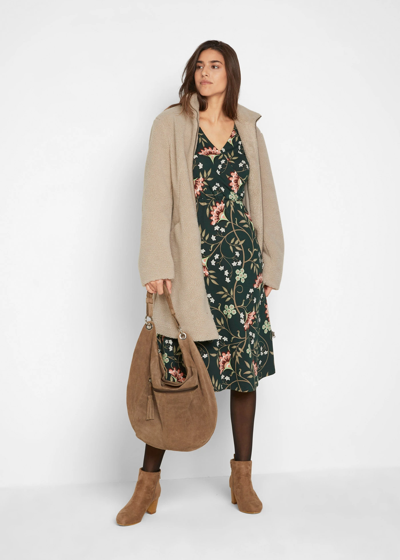 Bavlněné žerzejové šaty se zavinovacím vzhledem • tmavě zelená s květy • bonprix obchod