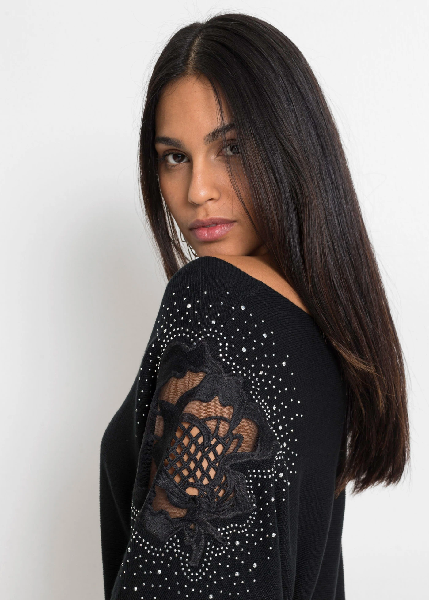 Geribde trui met steentjes • zwart • bonprix online shop