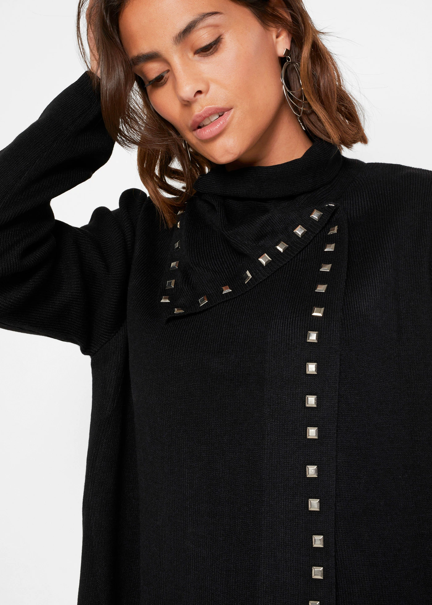 Dlouhý pletený kabátek s nýtovými detaily • černo-stříbrná • bonprix obchod