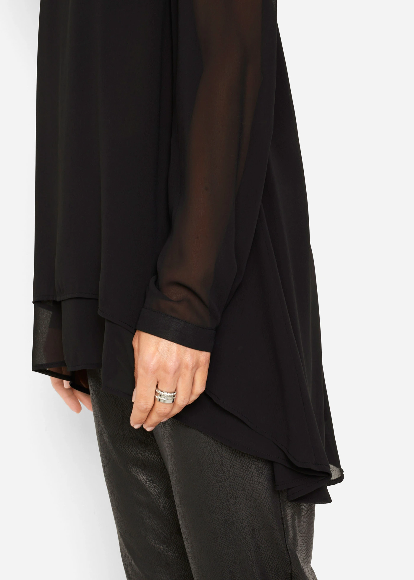 Dlouhá tunika, vzadu prodloužená • černá • bonprix obchod