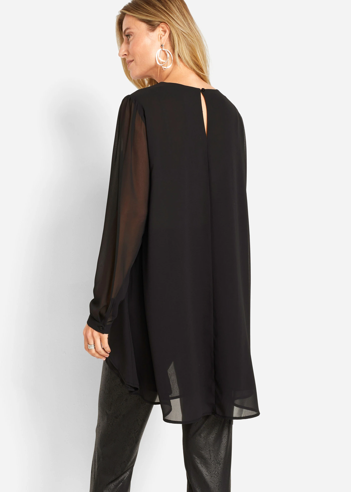 Dlouhá tunika, vzadu prodloužená • černá • bonprix obchod