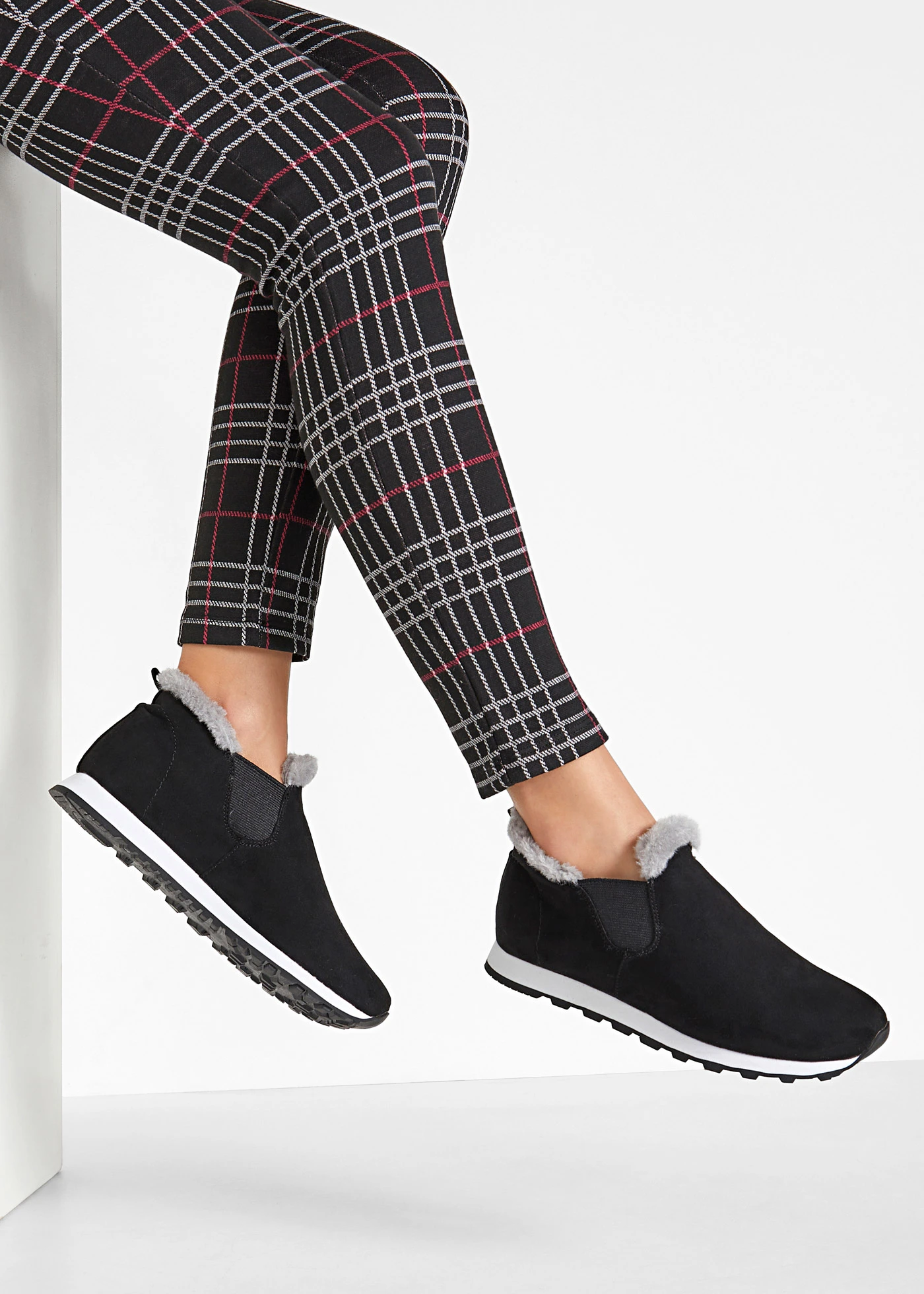 Slip-in tenisky s podšívkou • černá • bonprix obchod