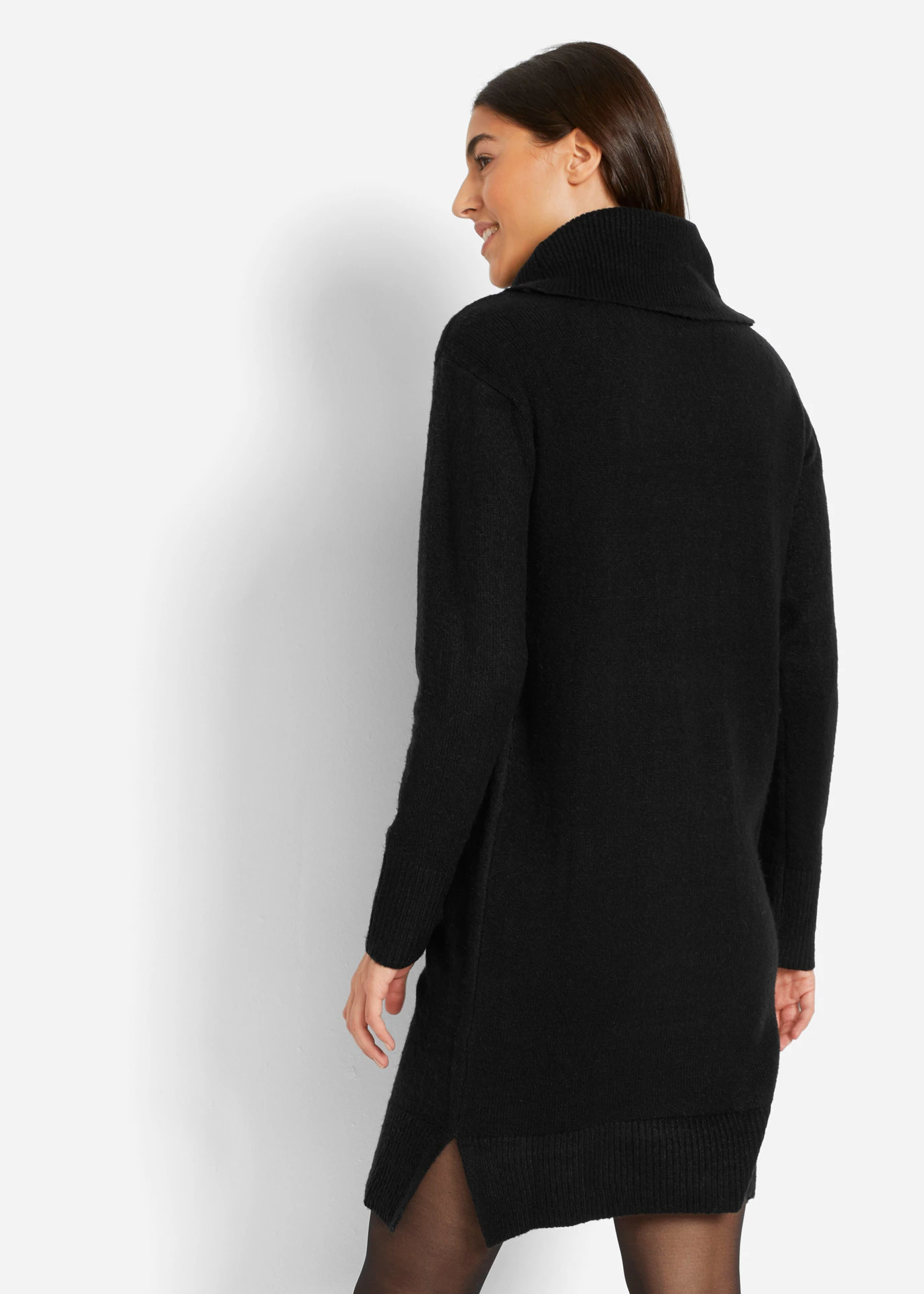 Robe pull oversize à col boule • noir • Boutique bonprix