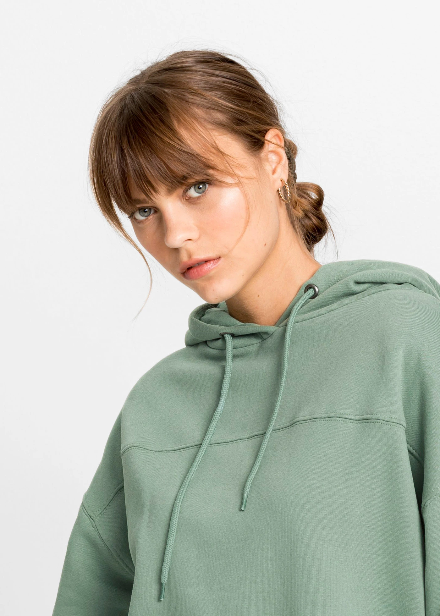 Oversize mikina s kapucí, z měkké bavlněné směsi • kouřově zelená • bonprix obchod