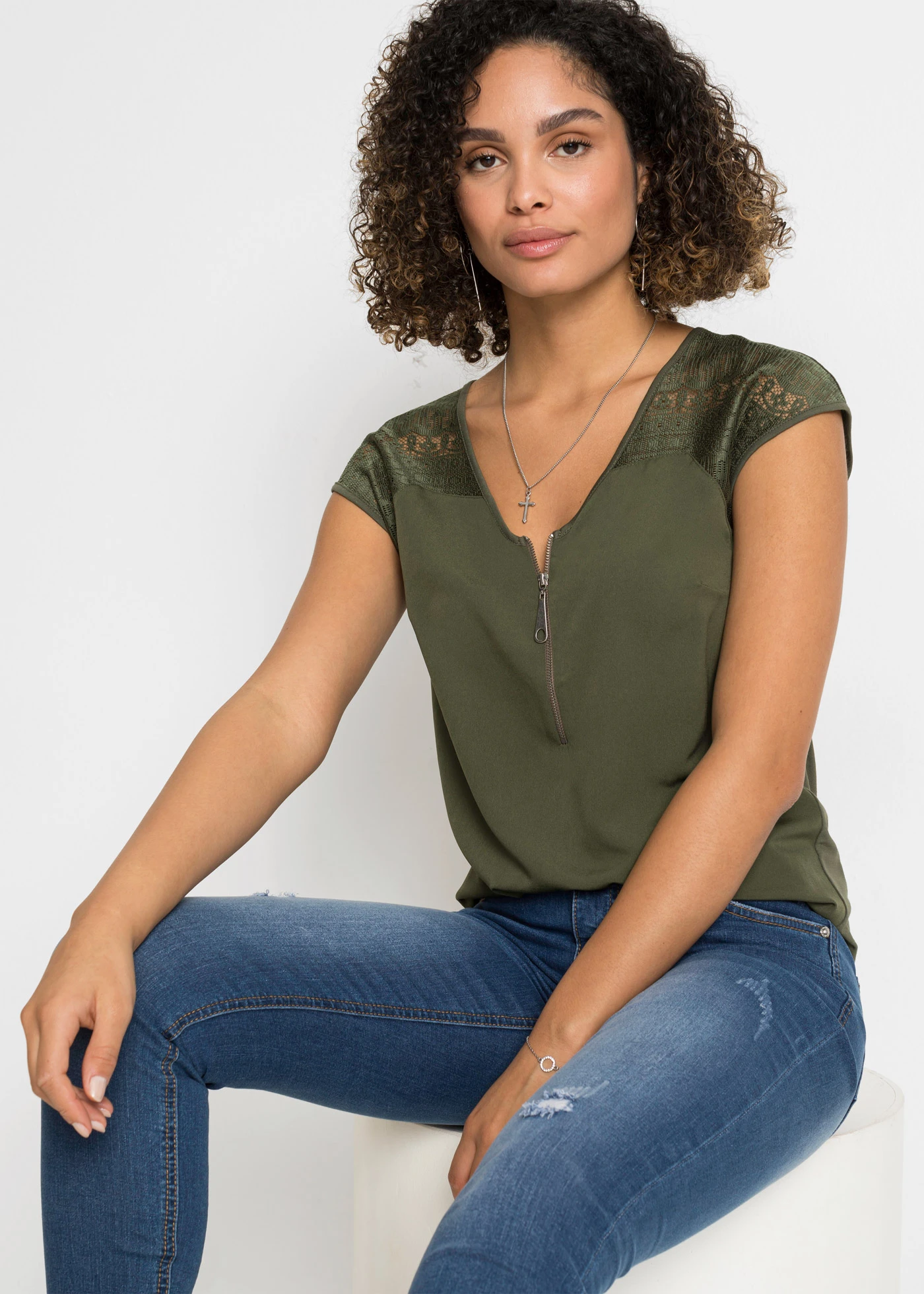 Tričko s krajkovou vsadkou • olivová • bonprix obchod