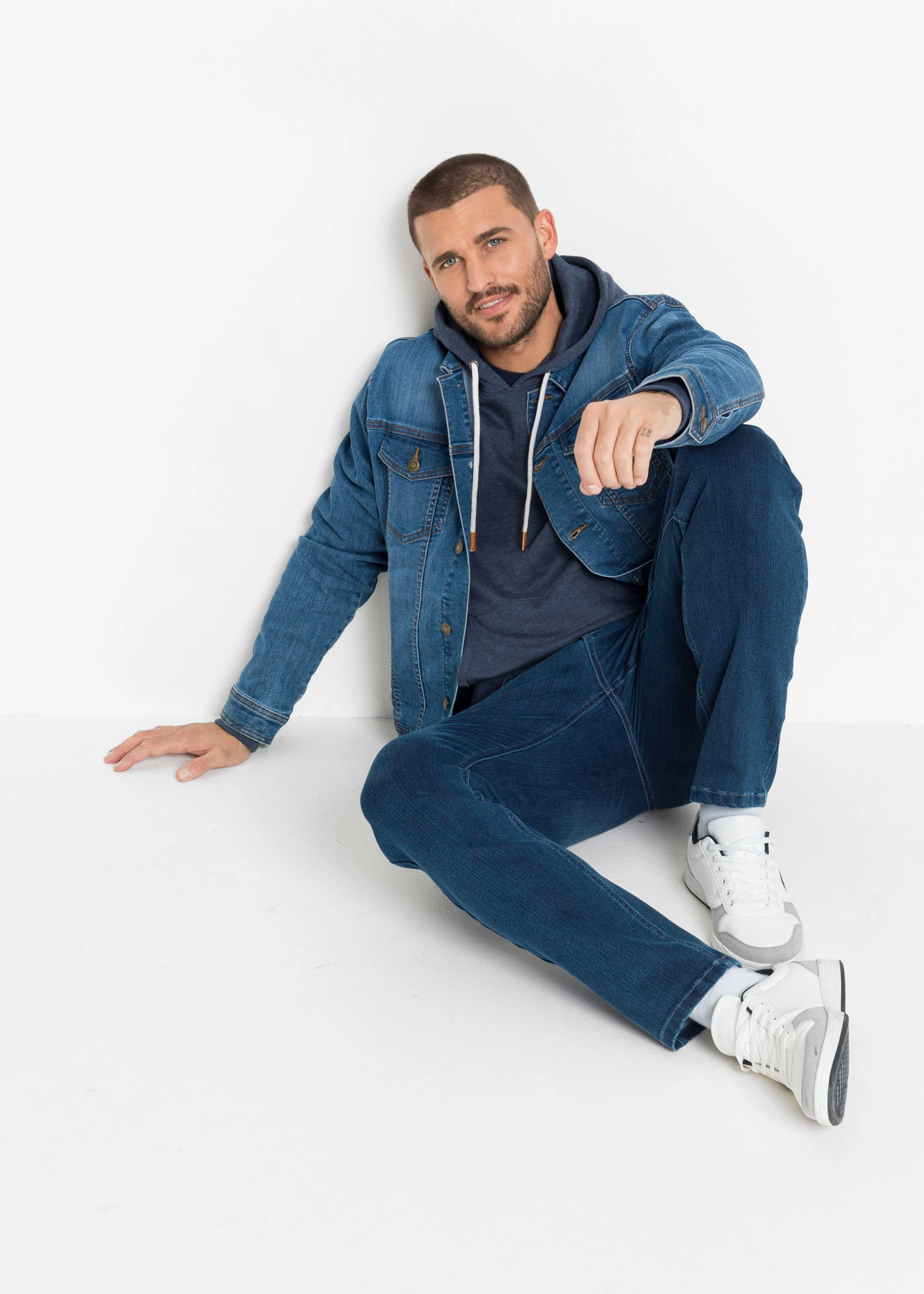 Sweat à capuche • bleu foncé chiné • Boutique bonprix