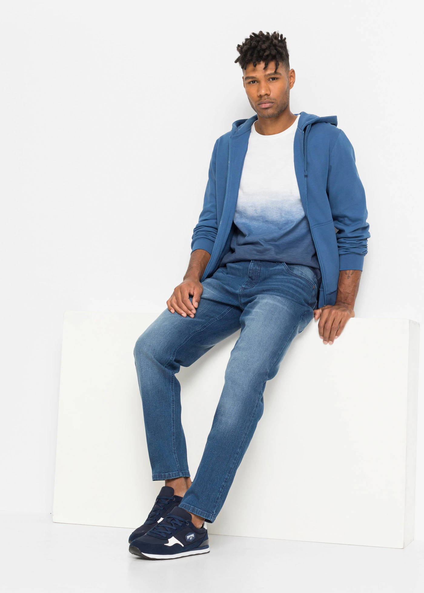 T-shirt 100% coton, slim • blanc-bleu foncé • Boutique bonprix