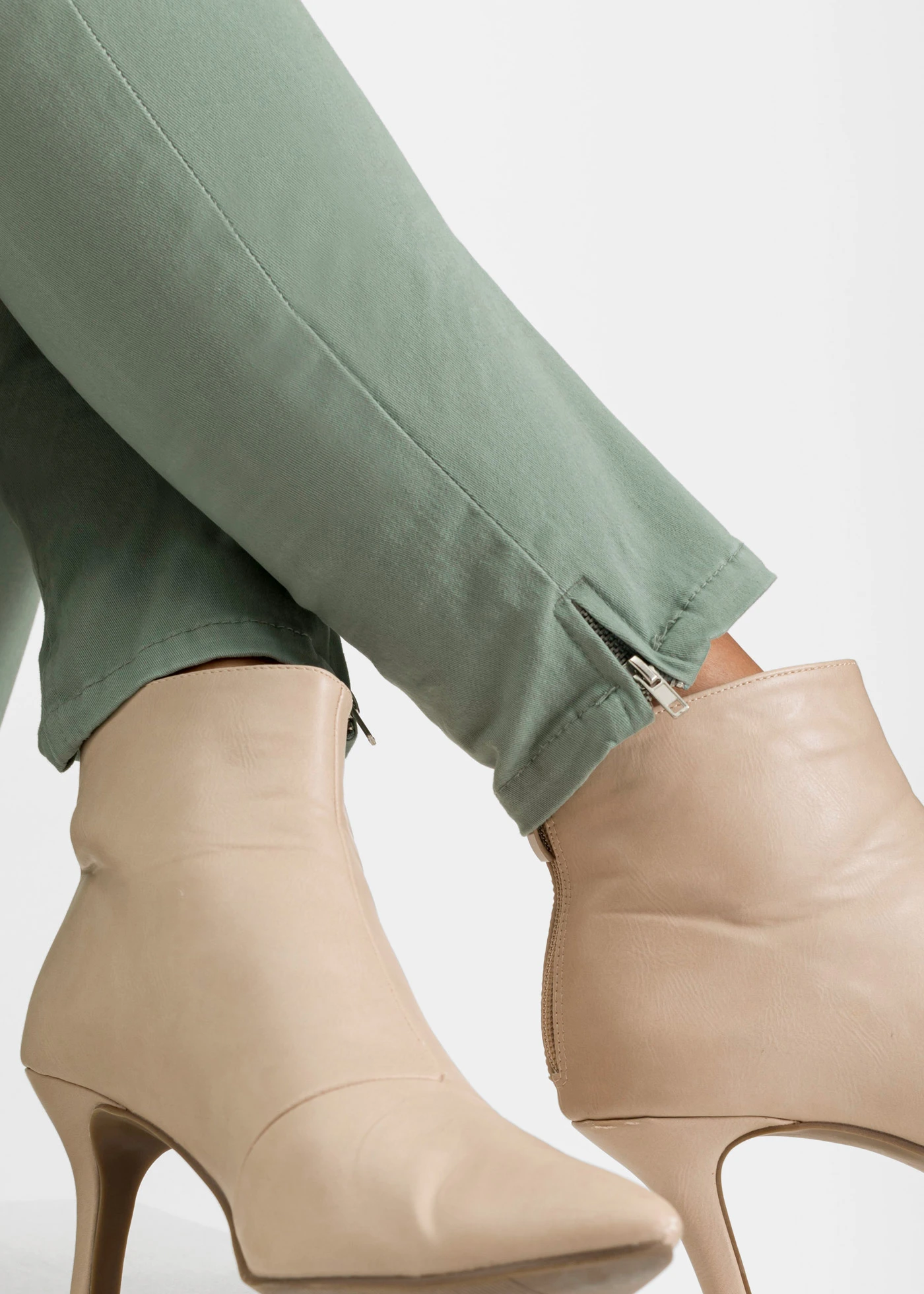 Strečové džíny • kouřově zelená • bonprix obchod