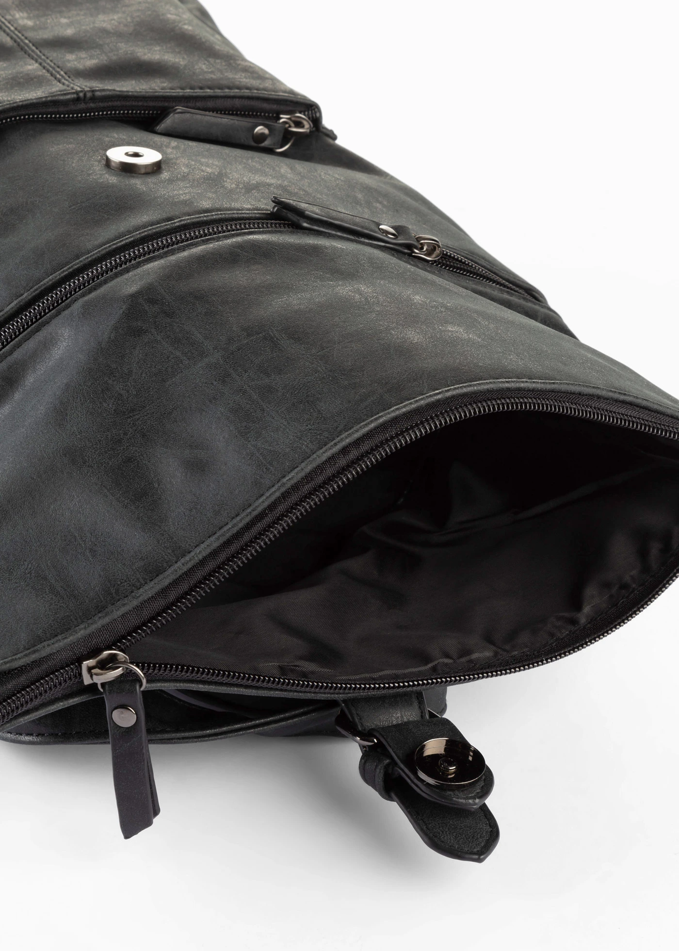 Rucsac cu buzunar exterior și cataramă • negru • magazin bonprix