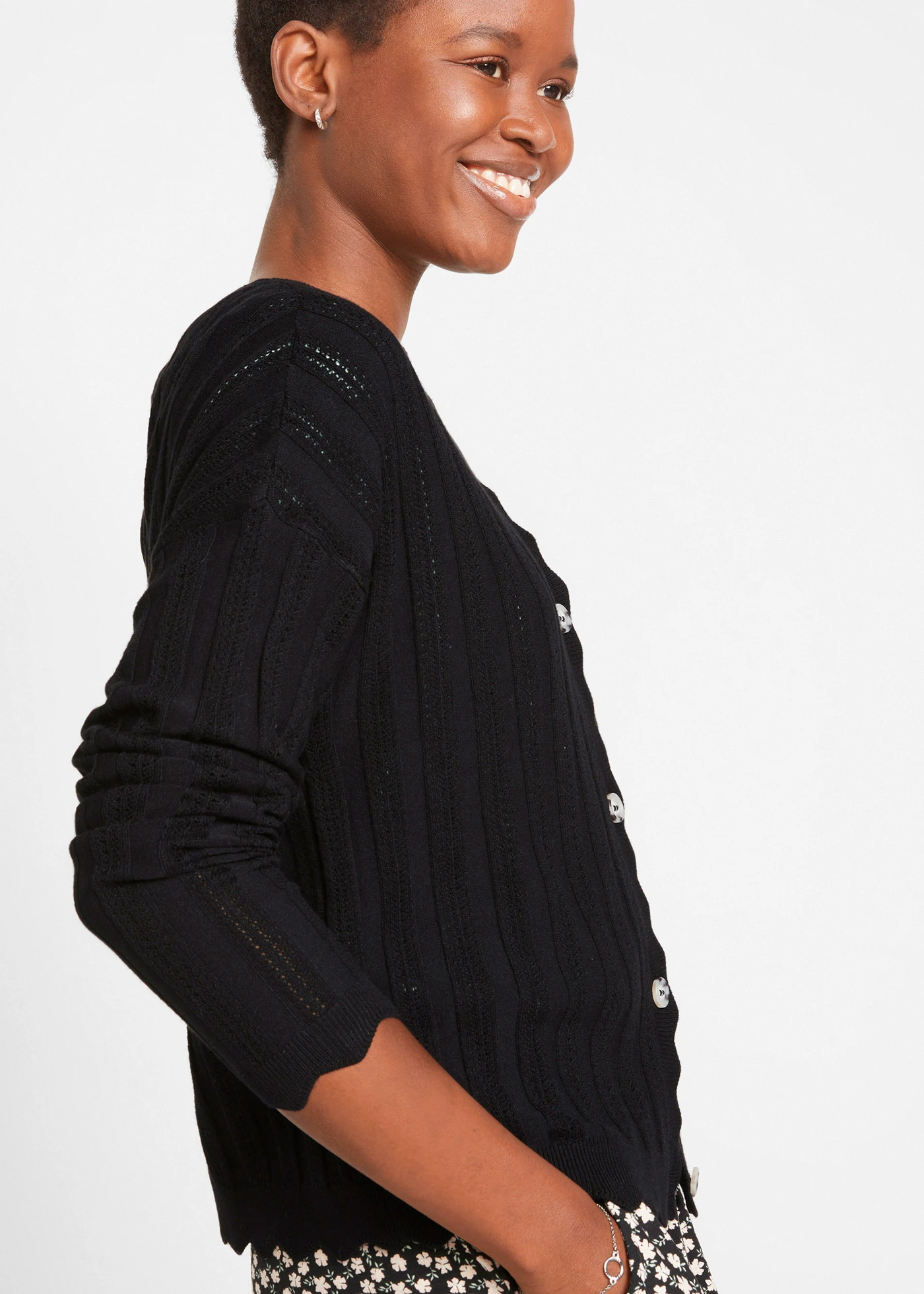 Gilet court en maille ajourée • noir • Boutique bonprix