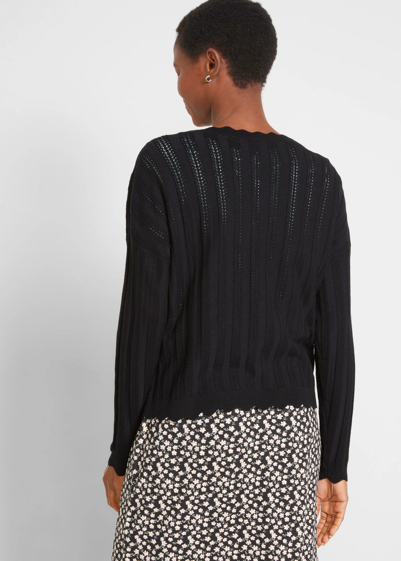 Jachetă scurtă, tricotată cu model ajurat • negru • magazin bonprix