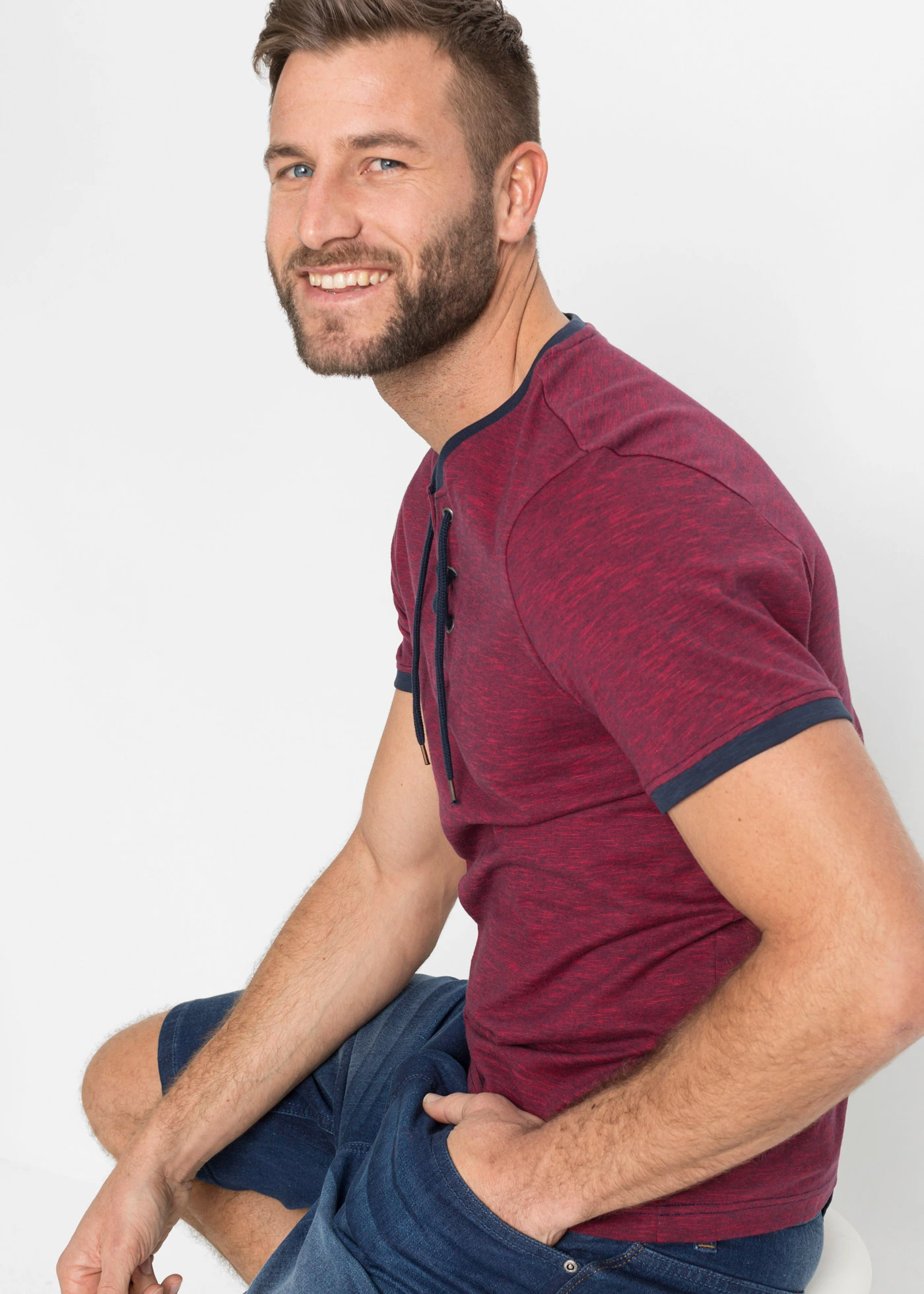 T-shirt van biologisch katoen met vetersluiting • donkerblauw-donkerrood gemêleerd • bonprix online shop