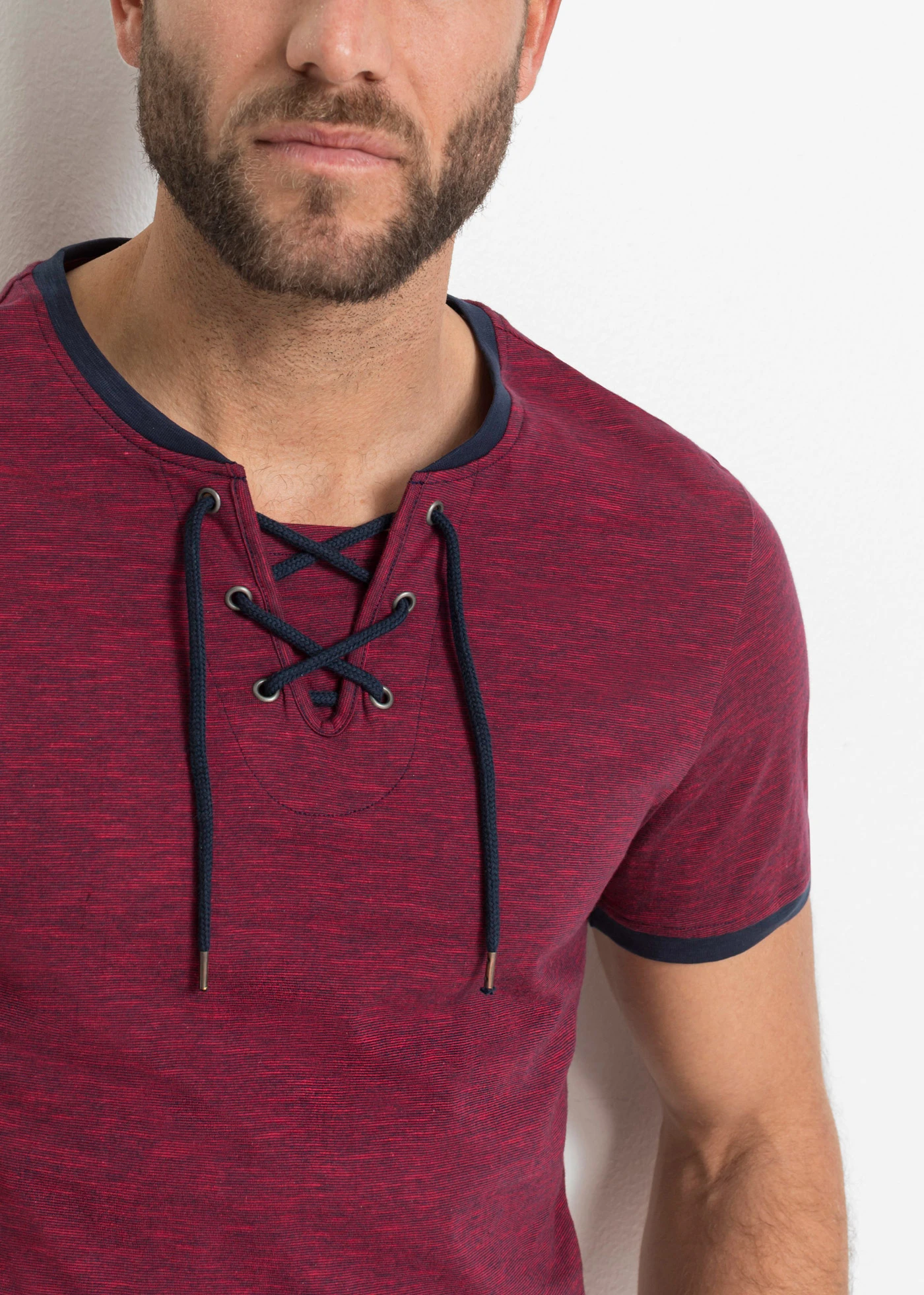 T-shirt van biologisch katoen met vetersluiting • donkerblauw-donkerrood gemêleerd • bonprix online shop