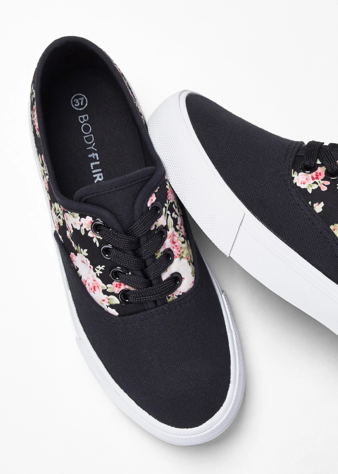 Sneakers • zwart gebloemd • bonprix online shop