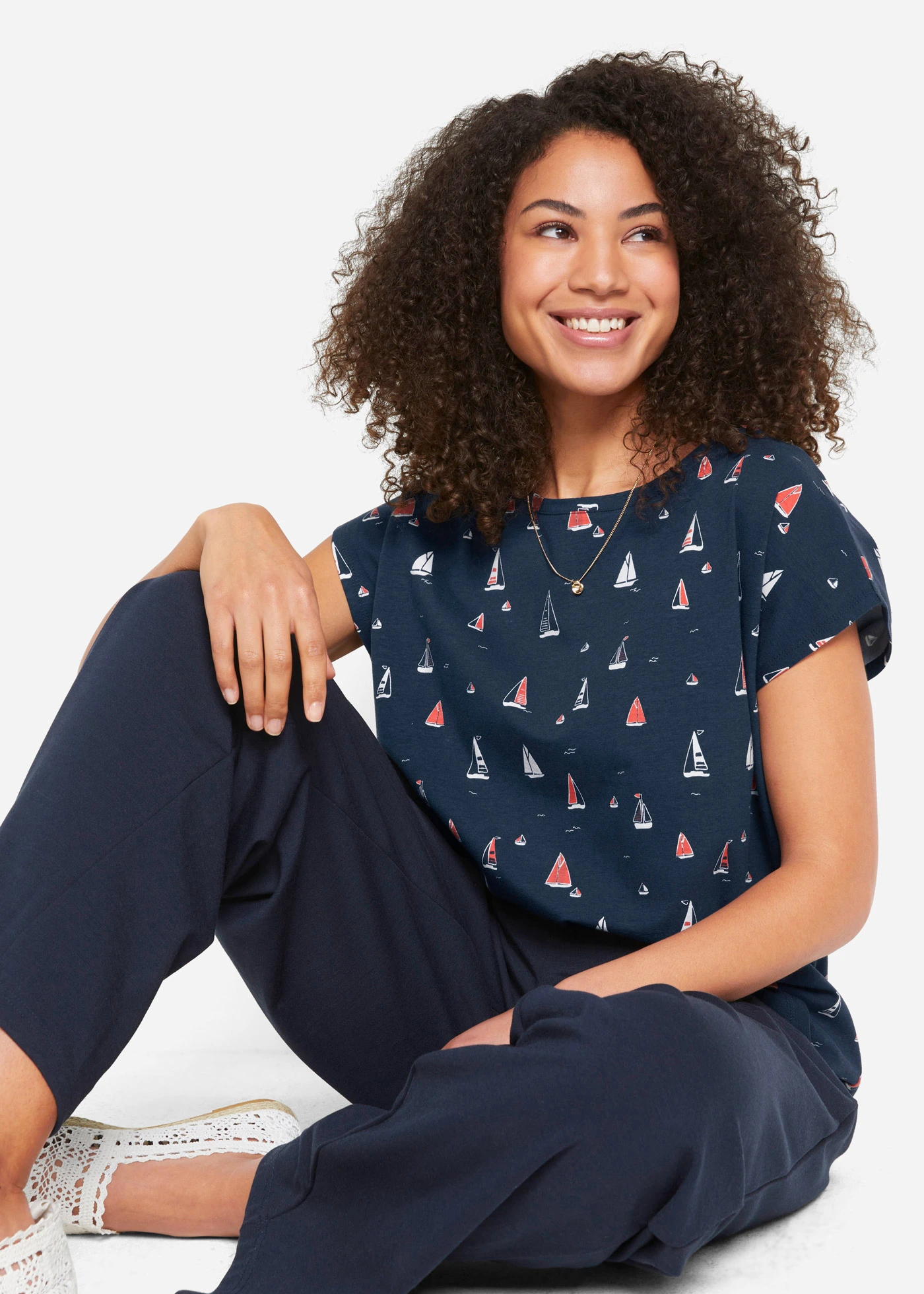 Swobodny shirt, krótki rękaw • ciemnoniebieski z nadrukiem • sklep bonprix