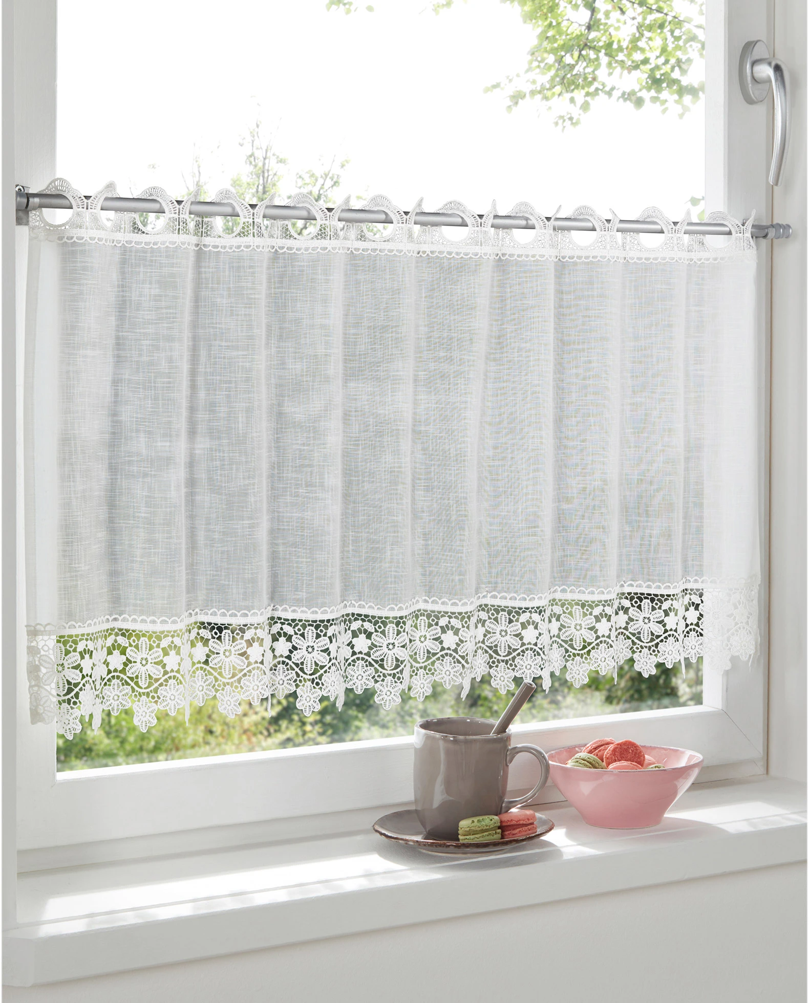 Vitrážková záclona s háčkovaným lemem • bílá • bonprix obchod