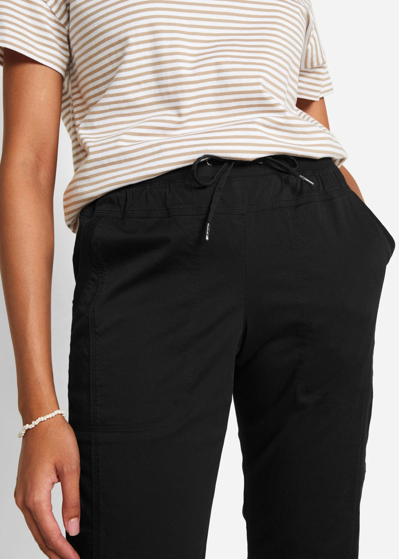 Kalhoty Capri se šňůrkou na zavazování • černá • bonprix obchod