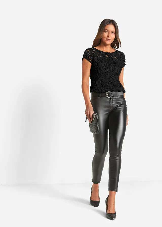 Blouse manches courtes en dentelle