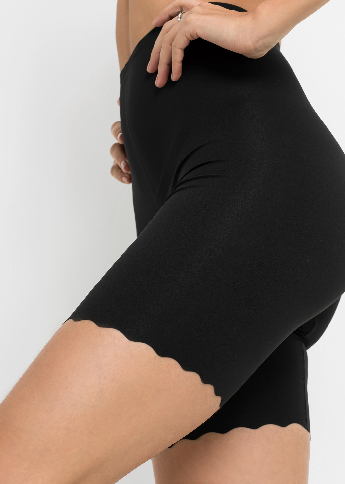Licht corrigerende korte legging • zwart • bonprix online shop